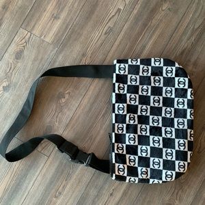 VANDY THE PINK Messenger Bag (NOT A CHANEL)